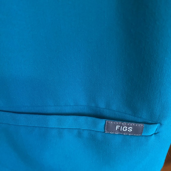 Scrubs top and bottom - Picture 8 of 9